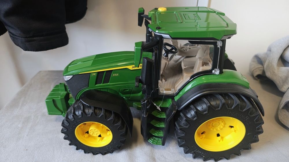 Bruder traktor john deere