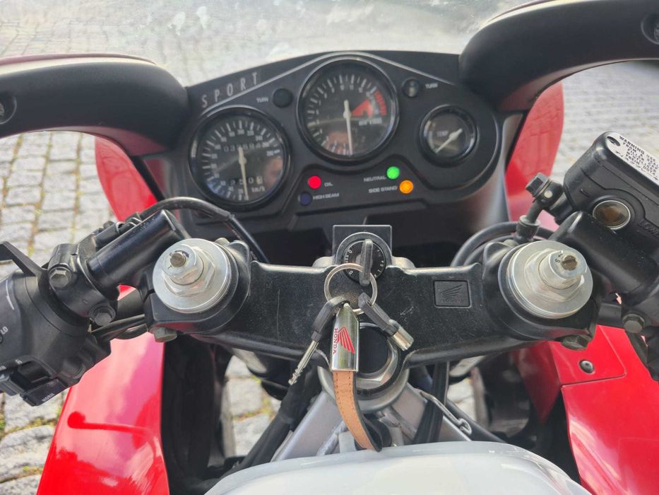 Honda CBR600F – Excelente Estado – 33.000 km Reais