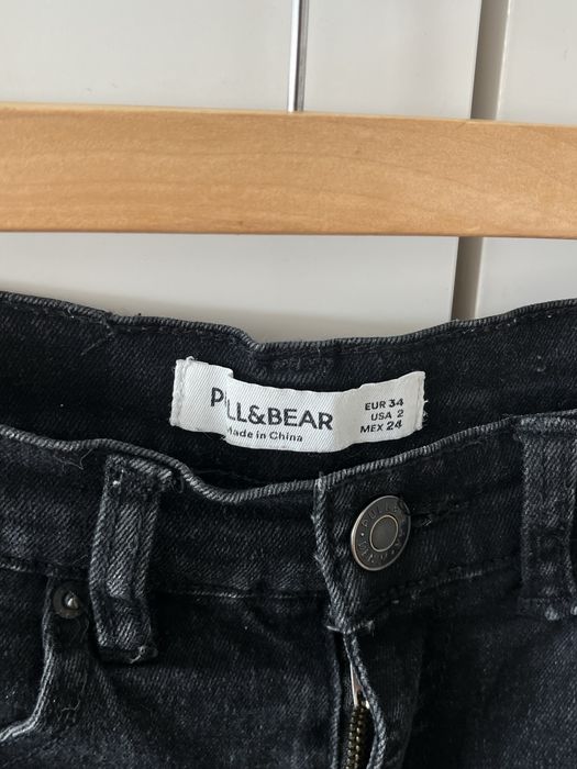 Czarne krótkie spodenki jeansowe z wysokim stanem