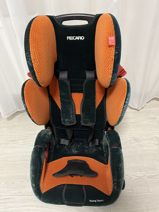 Прожам автокрісло Recaro Young Sport в гарному стані (15-36 кг)