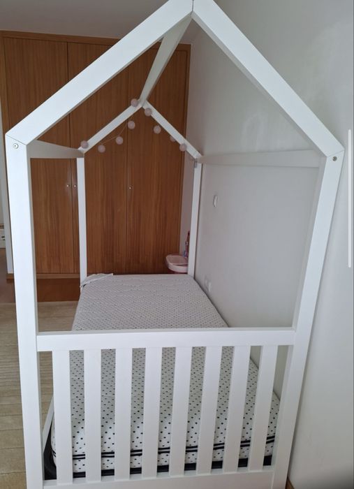 Cama criança em lacado + colchão