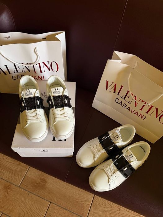 кросівки valentino