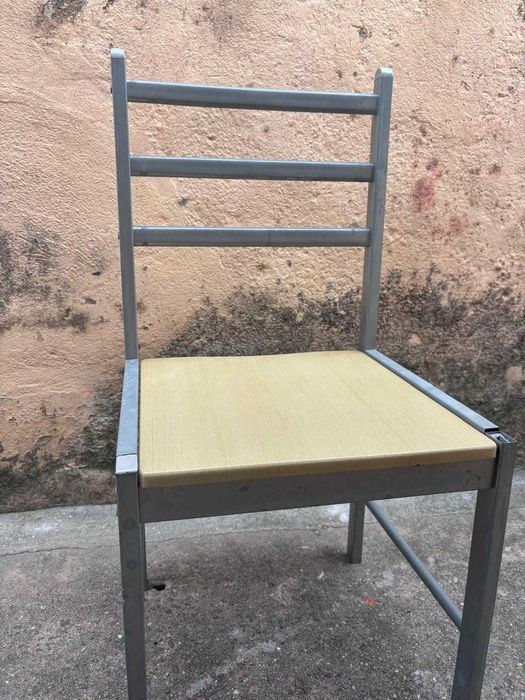 Cadeira de cozinha de ferro