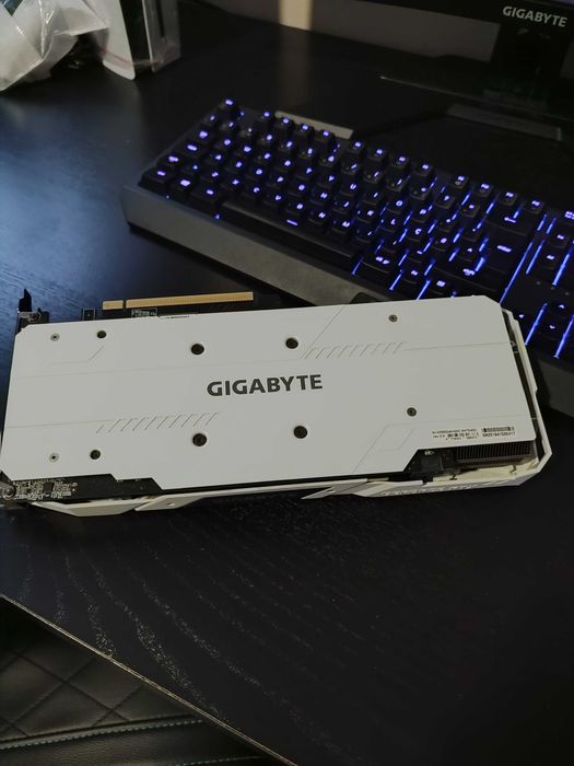 Placa Gráfica Gigabyte RTX 2060 White Version64751015967617121
