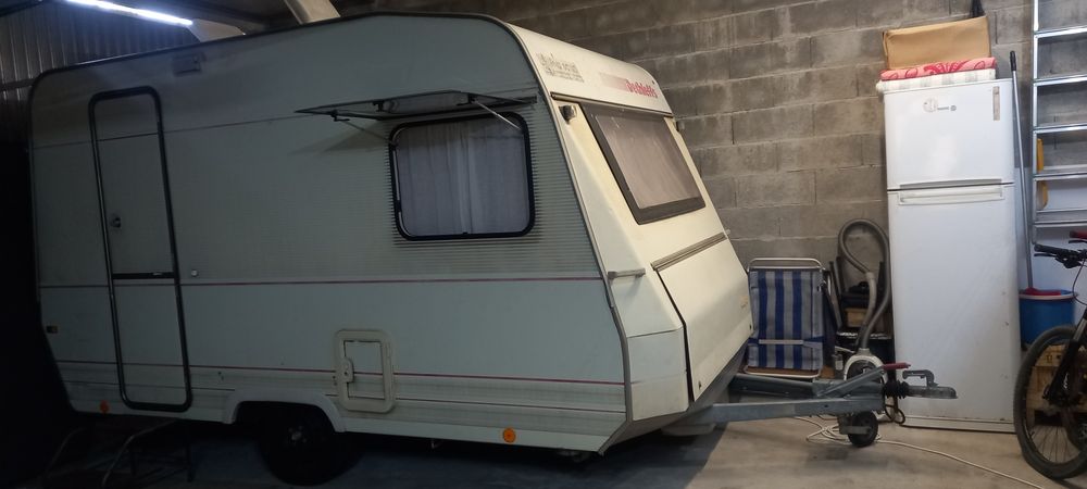 Caravana DETHLEFFS c / WC e avançado