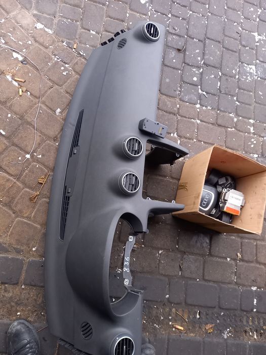 Deska rozdzielcza kokpit poduszki audi a3 8p 3d komplet