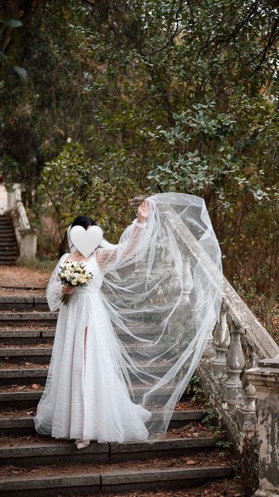 Продам весільну сукню