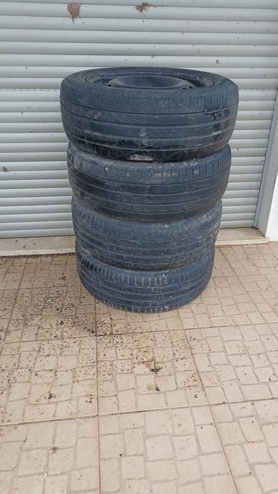 Astra k jantes de ferro R16 com pneus 205 55 R16