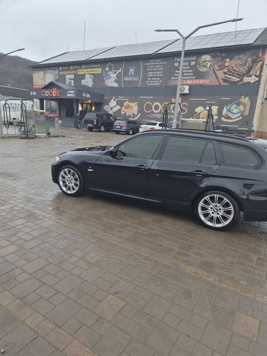 Продам БМВ 3 серії 2011 року в хорошому стані.