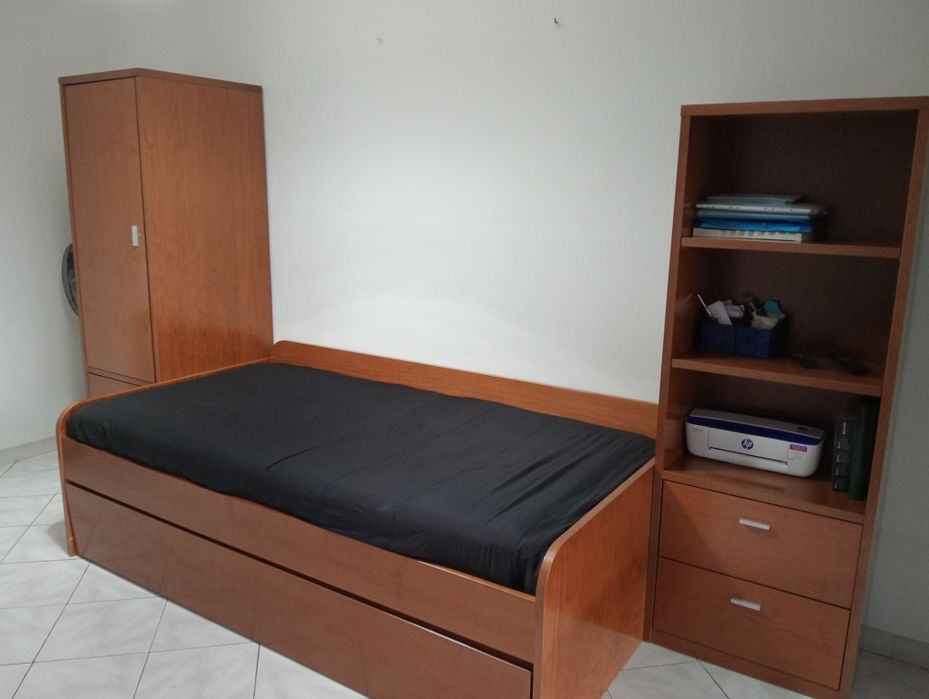 Estúdio em madeira maciça