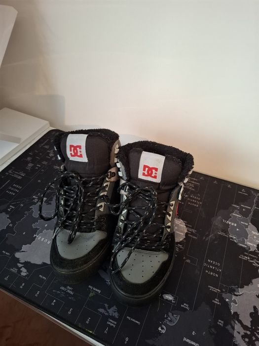 Продам зимові кросівки