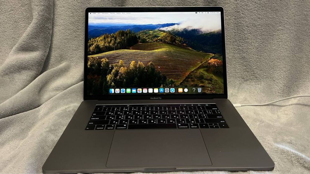 MacBook pro 15 2019 рік