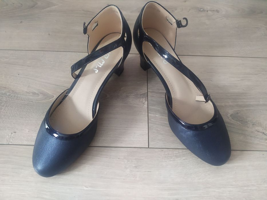Sprzedam buty na obcasie