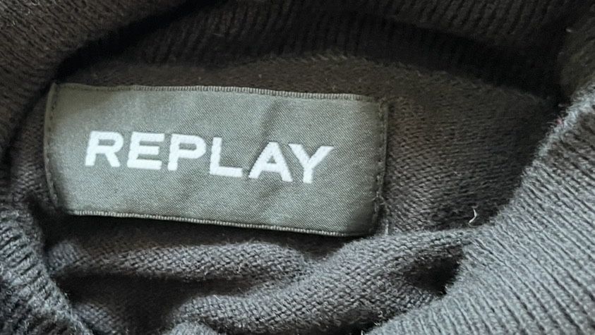 Vendo Blusa Gola Alta Replay. ( Não Baixa de apreço ).