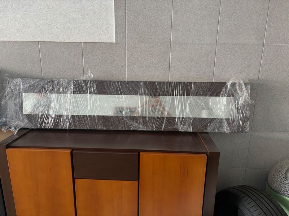 APARADOR MDF 32mm duas cores Ótimo estado com 2 espelhos a condizer