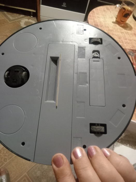 Робот пилосос...