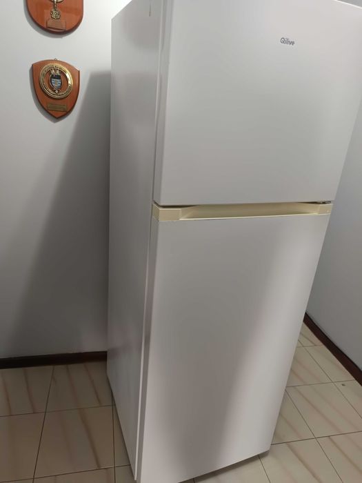 Frigorífico Qlive multi air flow bem estimado por 150.00 euros. Comprei um maior e já não preciso deste. 195L + 52L. NÃO faço entrega.