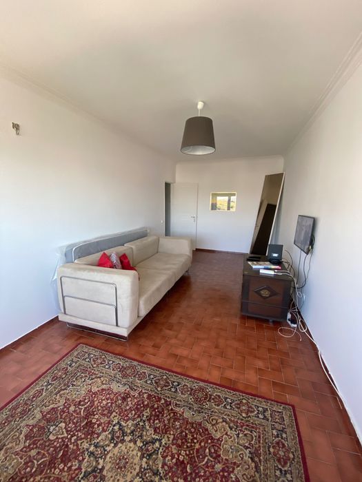 Quarto grande ! E bem localizado