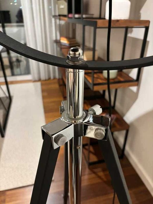 Candeeiro de Pé Thames Beliani Preto e Dourado (original 280€)