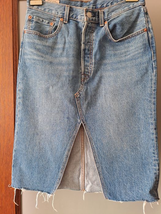 Отдам даром джинсовую юбку Levi's.