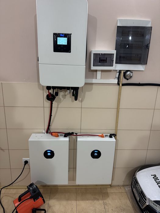 Монтаж налаштування гібридних інверторів deye mast powmr luxpower