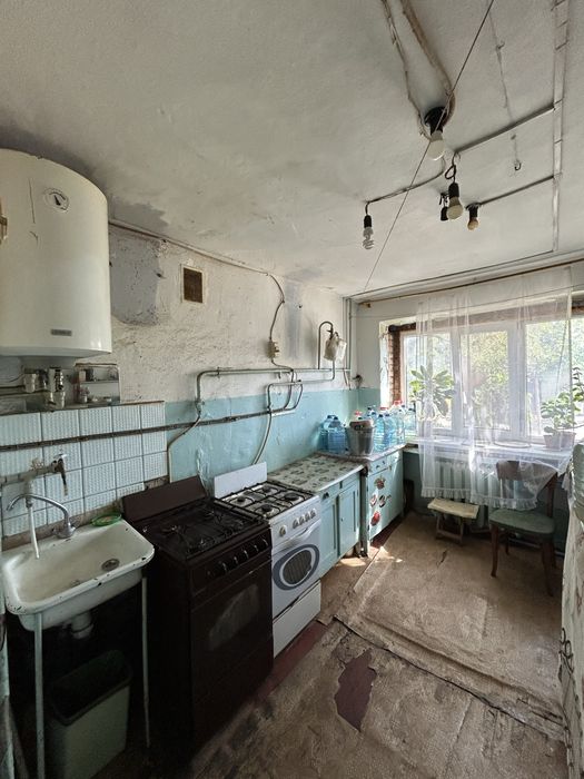 Кімната в комуналці.  3 слобідська - Погранична