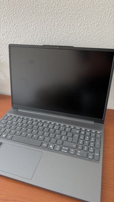 Portatil lenovo IdeaPad Slim 3 15IRH10