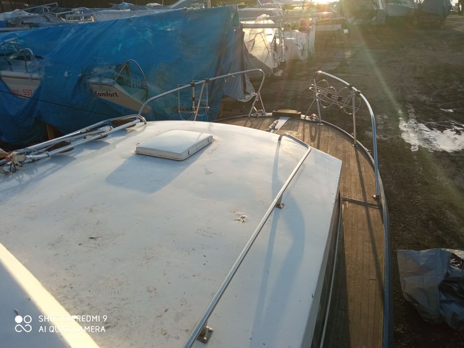 Łódź jacht motorowy cabina