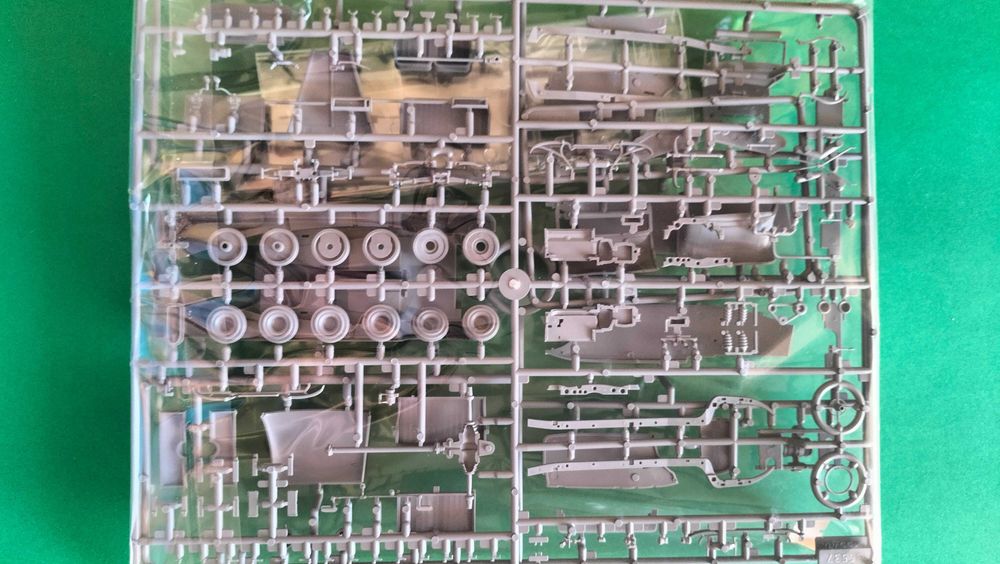 Escala 1:35 - Assassinato de Reinhard Heydrich em 1942 - Em plástico e resina, com carro e figuras. Compatível com kits Tamiya, Dragon, etc.