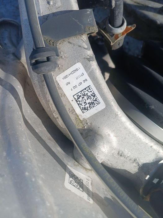 Pisata zwrotnica wahacze Audi a4 B9  prawy przód komplet 8w0