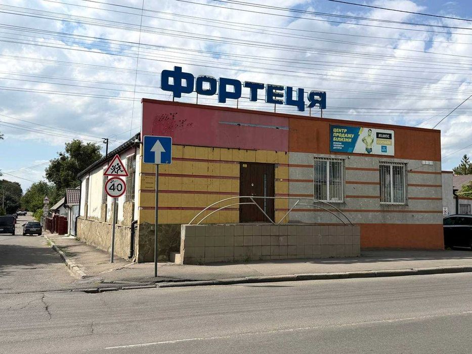 Продається фасадне комерційне приміщення на Пивзаводі.Без комісії для покупця
