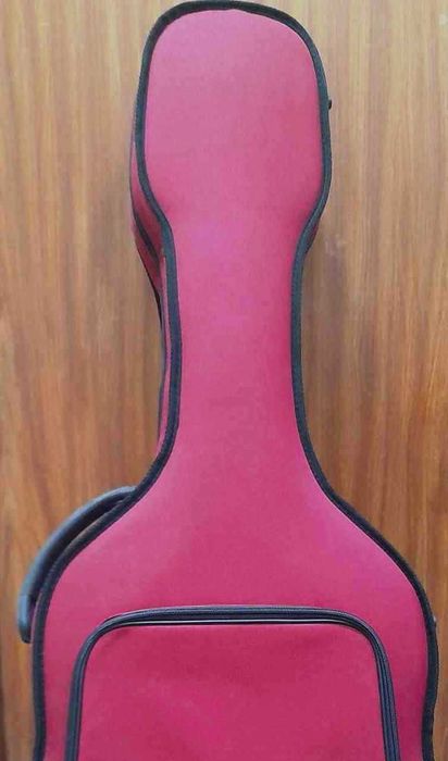 Estojo para guitarra clássica.