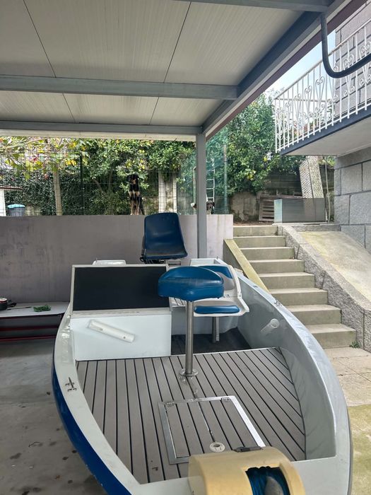BARCO DE PESCA E RECREIO + Yamaha 20 CV + Atrelado Legalizado