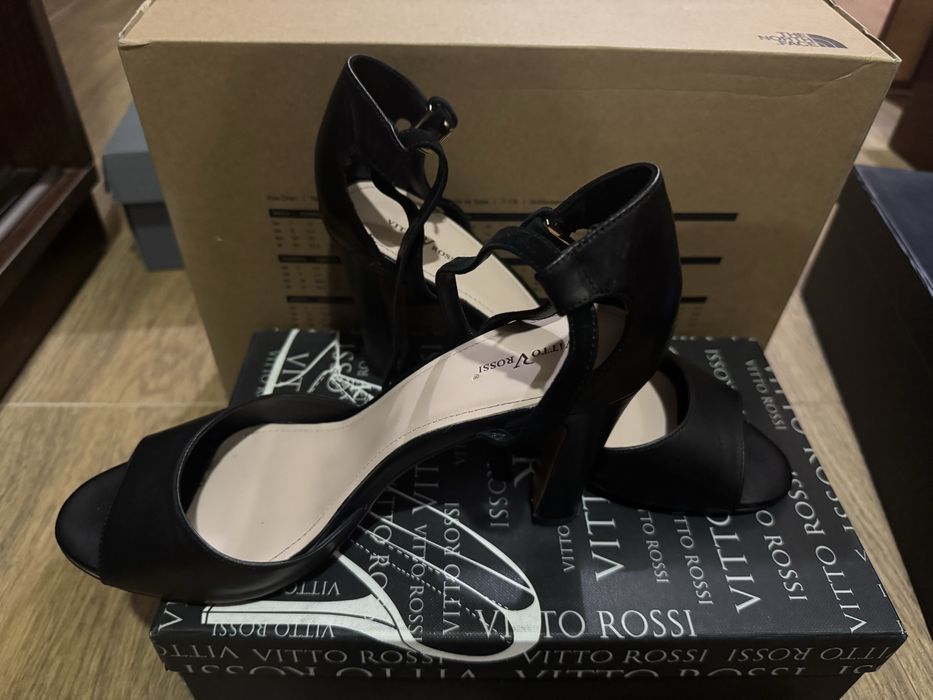 Продам босоніжки Vitto Rossi