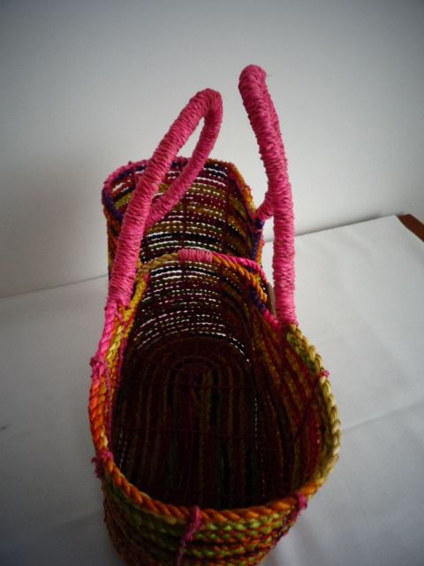 Cesto para a praia colorido