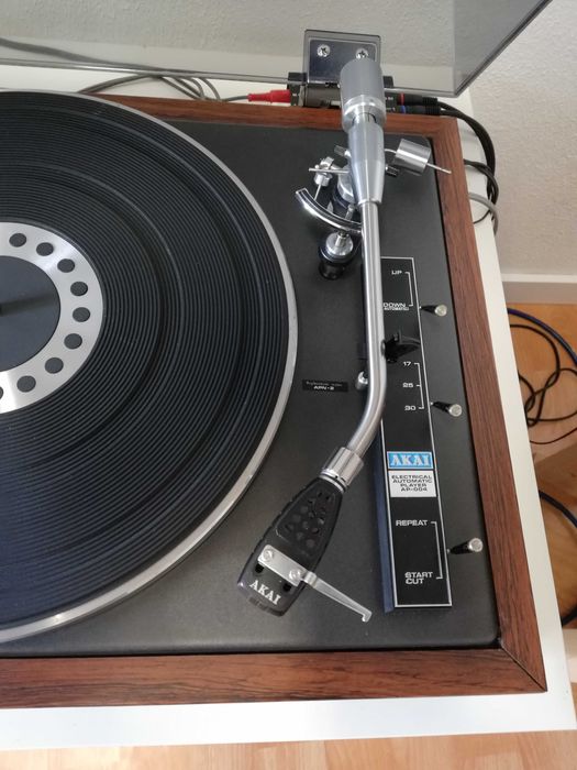 vendo gira discos AKAI AP004