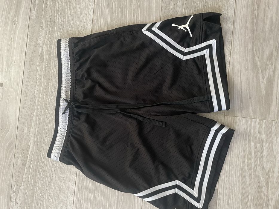 Шорты Jordan.
