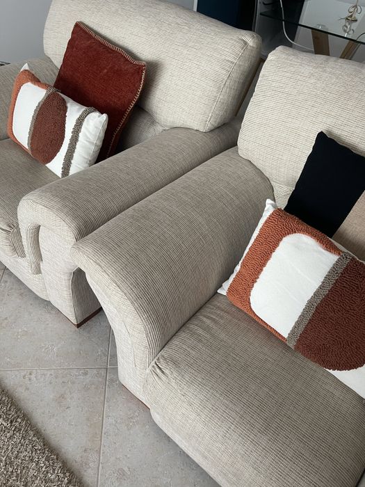 Sofás de Sala 1 grande (sofá cama) e 2 induviduais Bege