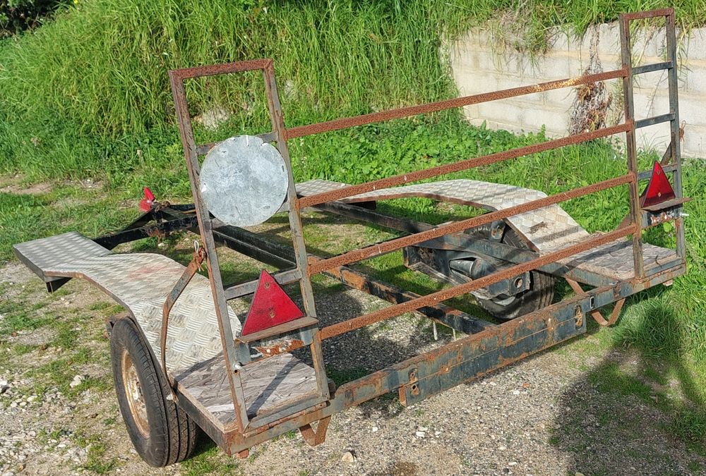 Vendo reboque sem matricula