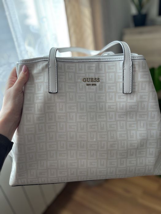 Torebka Guess Vikky Schopper