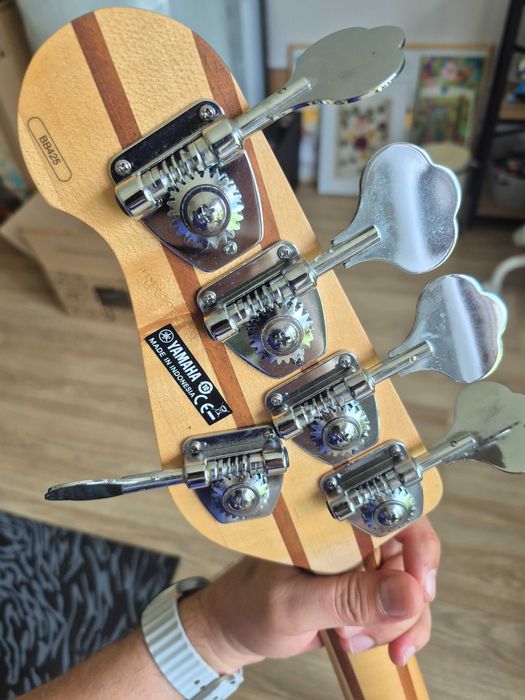 Gitara basowa 5-strunowa YAMAHA (model BB425) - stan idealny + DODATKI
