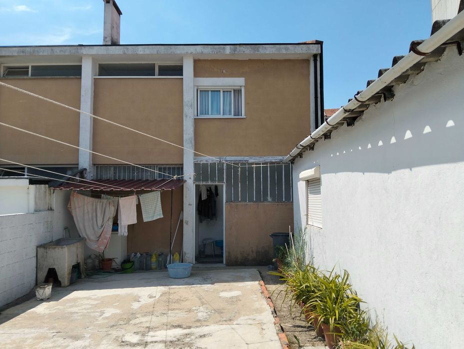 Vende-se Moradia T2 +1 -Bairro do Cedro