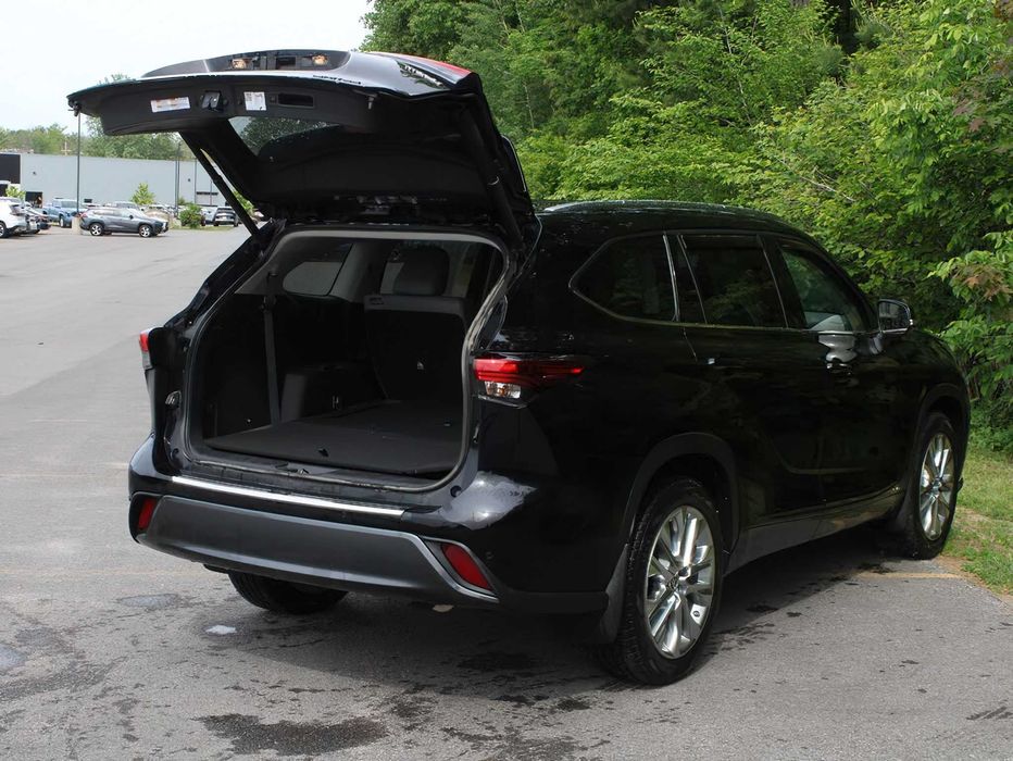 Toyota Highlander Hybrid Limited      2023