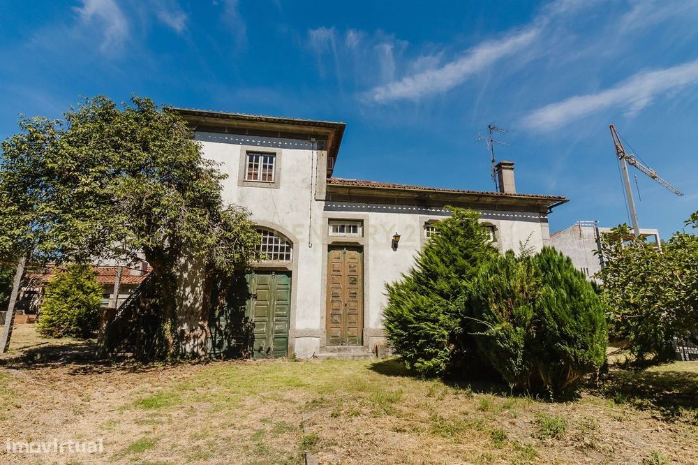 "Moradia Senhorial de 1937 em Caldelas, Taipas - Charme e História no