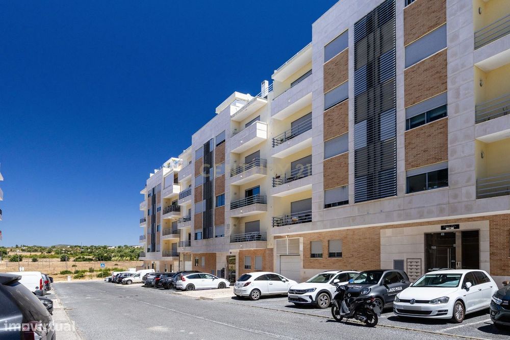 Apartamento T3 com Garagem na Quinta João de Ourém — Olhão