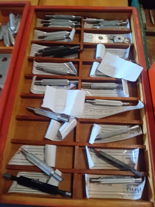 Conjunto de 164 calibres  de boa qualidade.