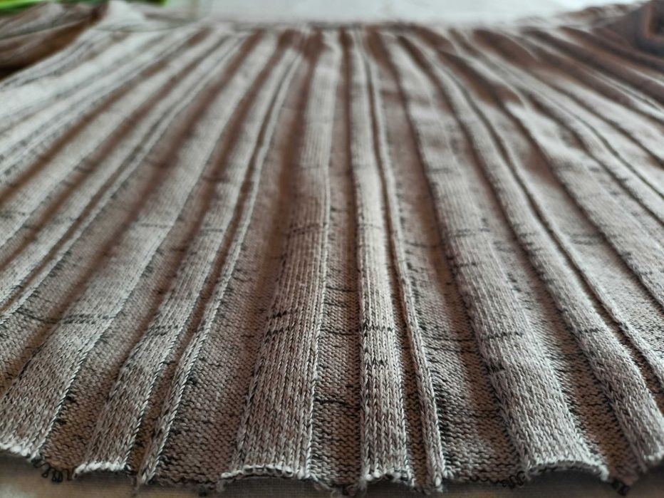 Top z odsłoniętymi ramionami