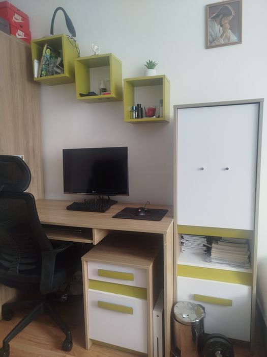 Zestaw mebli młodzieżowych