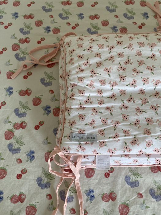 Protecção de berço com atilhos little dutch