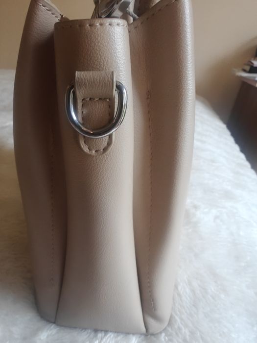 Nowa torebka Guess beżowa nude elegancka shopper kuferek stan idealny